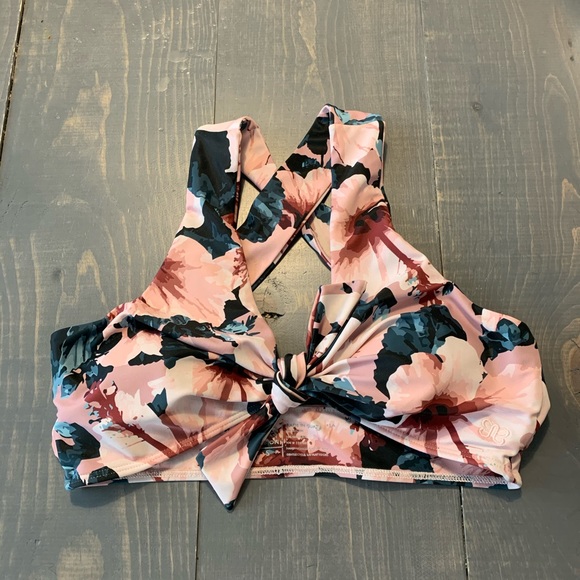 Albion Other - Albion Fit Bronte Top Knot swim top size Small